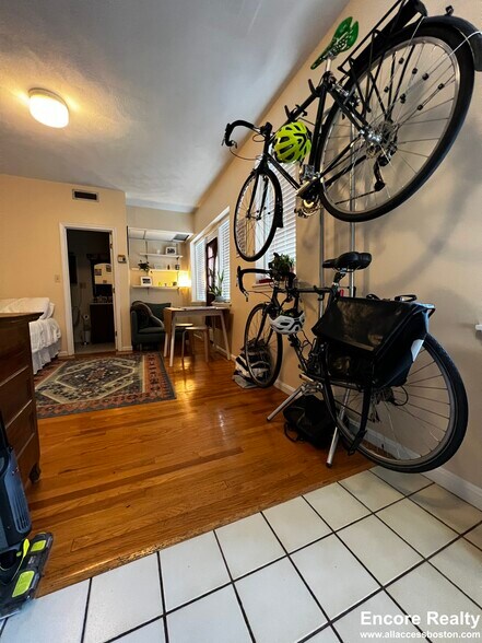 Building Photo - 92 Gordon St