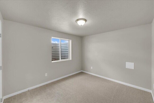 Building Photo - "Spacious 5-Bed, 3-Bath Home in Cedar City - 2964 Sq. Ft. of Comfort in Canyon Gate Subdivision! "