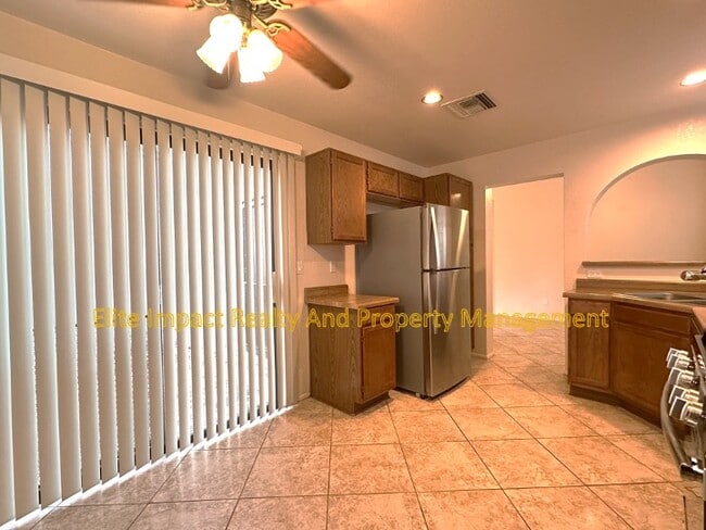 Building Photo - 610 W Kidd Pl