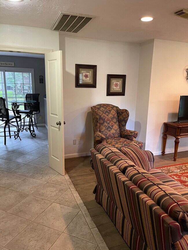 Front of house leads to kitchen and family room in back. - 2931 Valley Rose Dr