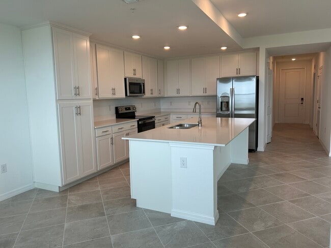 Building Photo - 12180 Wellen Golf St