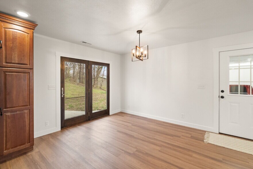 Building Photo - 1578 E 100 N