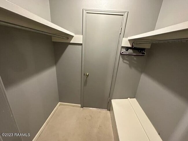 Building Photo - 3 bed, 2 bath townhouse AVAILABLE NOW!!!