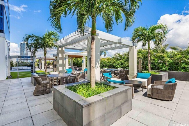 Building Photo - ALL utilities included, furnished one bedroom w/ parking at Azure!