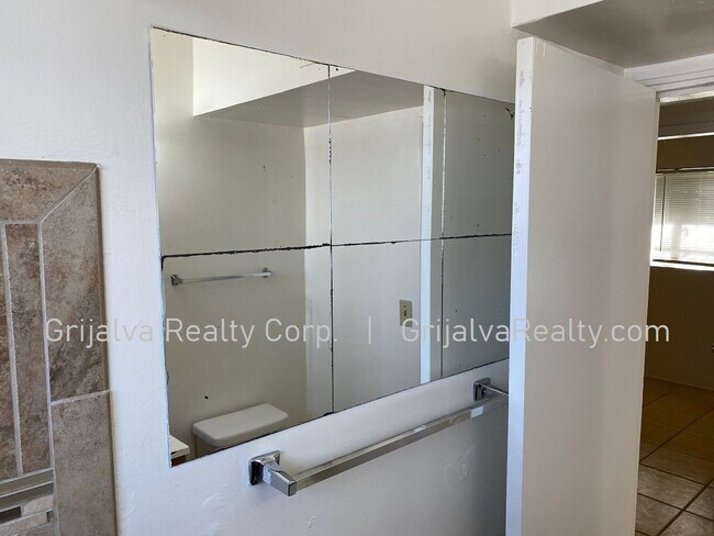 Building Photo - 4525 E 17th St