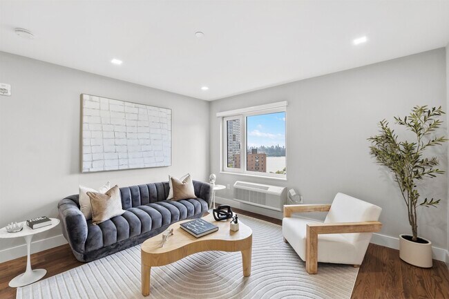 Building Photo - 60 68th St