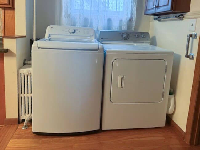 Building Photo - 30-32 Sherman St - Lakefront Living, Right in the Heart of Burlington