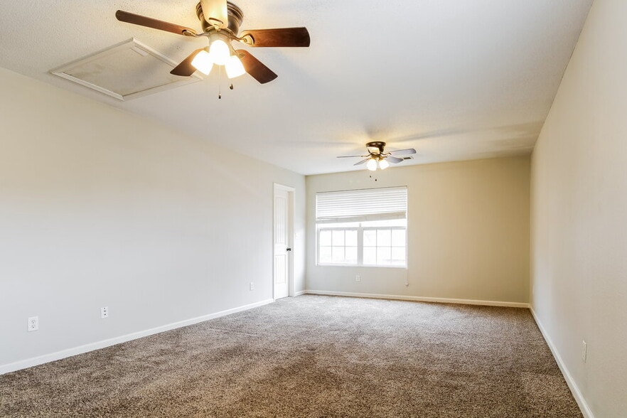 Building Photo - 10216 Cottage Farms Dr