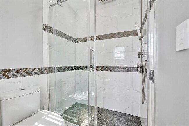 Building Photo - 1744 SE 9th St