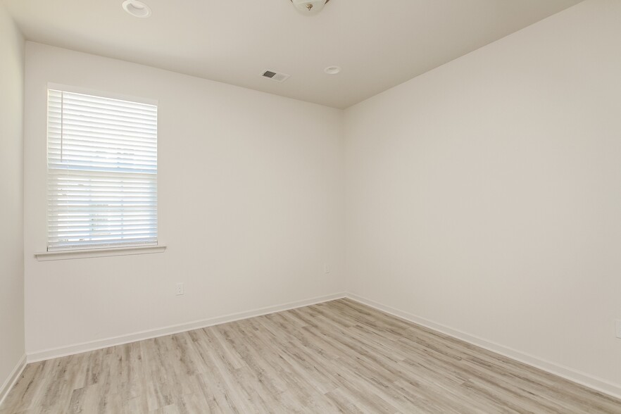 Building Photo - 1636 Tom Sadler Rd