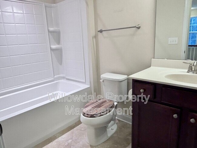 Building Photo - 136 Spring Pine Ln