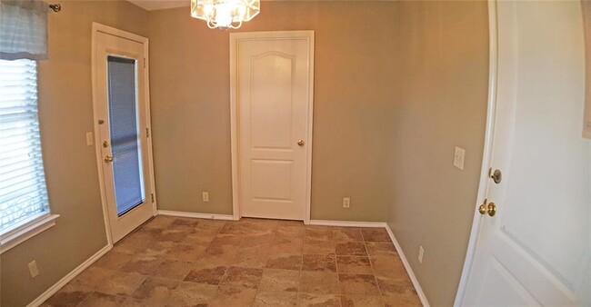 Building Photo - 13302 Bennington Ln