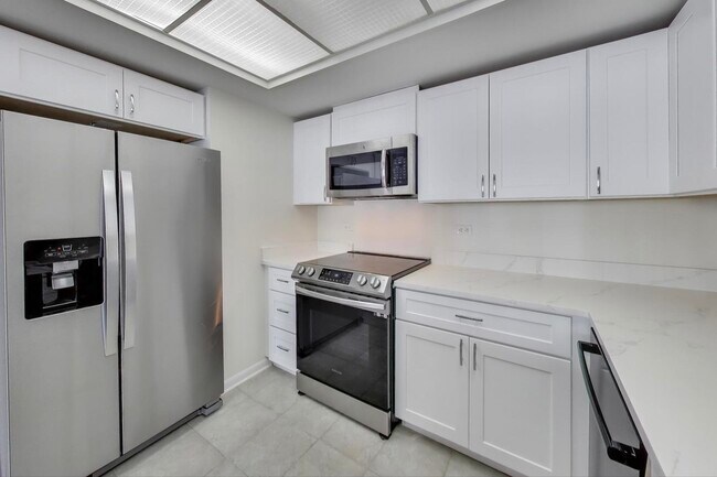 Building Photo - 155 N Harbor Dr