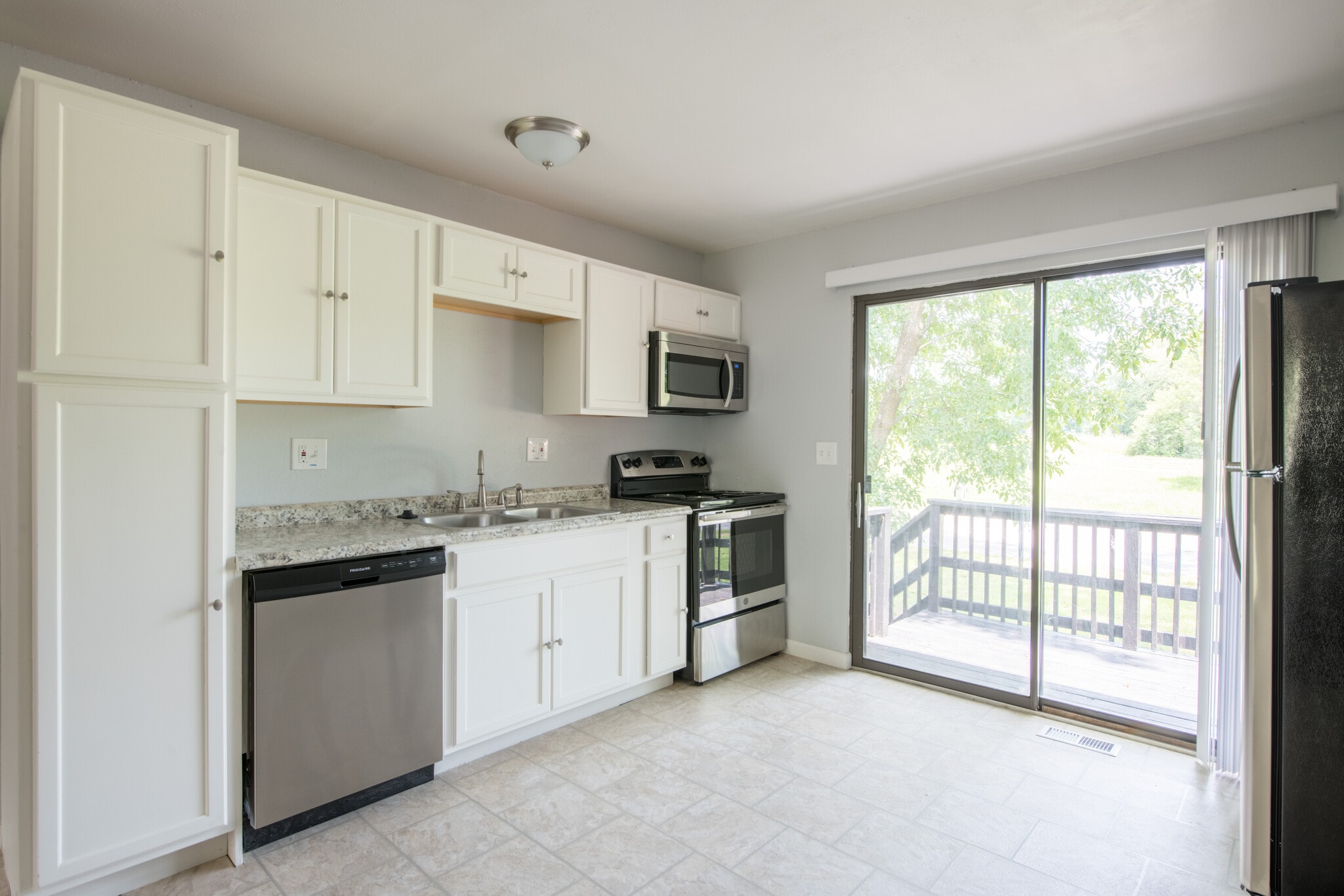 Building Photo - 11 Carriage Lane