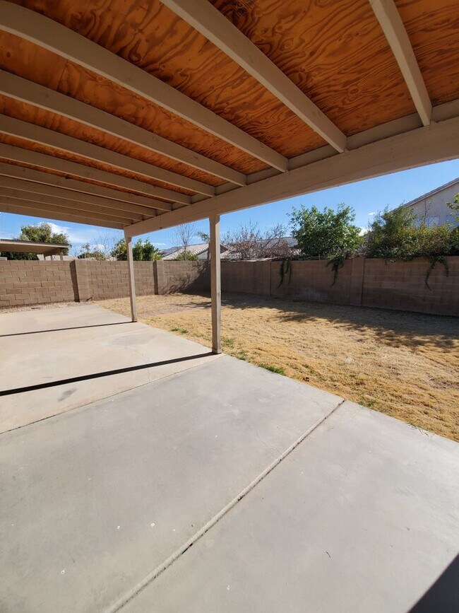 Building Photo - 3 Bedroom Home - No HOA - Single Level - North Phoenix *$500 Off First Month's Rent*