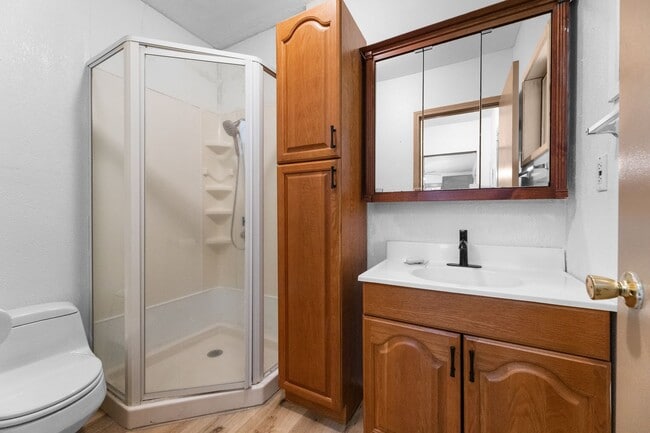 Building Photo - 2 Bed, 2 Bath Home – Prime Location Near F...