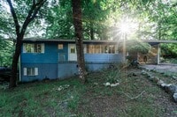 Building Photo - Cute 3,2 Right in the heart of HSV!!