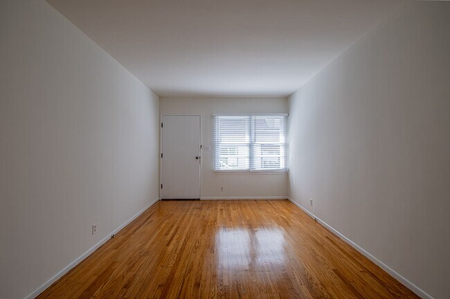 Building Photo - Juanita Residences