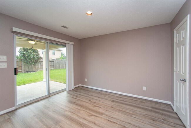 Building Photo - 29314 Legends Bluff Dr