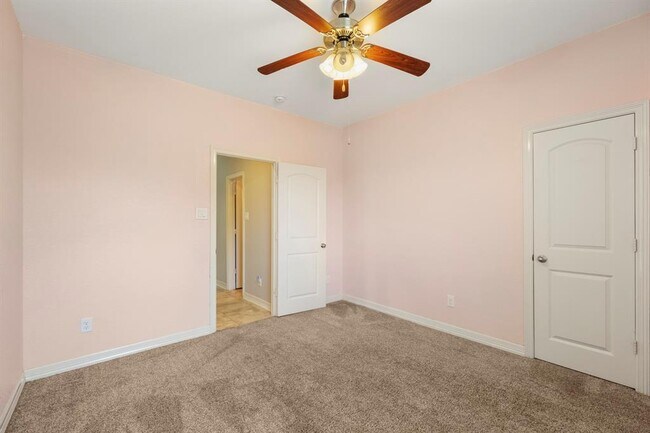 Building Photo - 5814 Dayln Ct