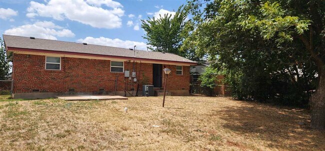 Building Photo - 3308 SW Salinas Dr