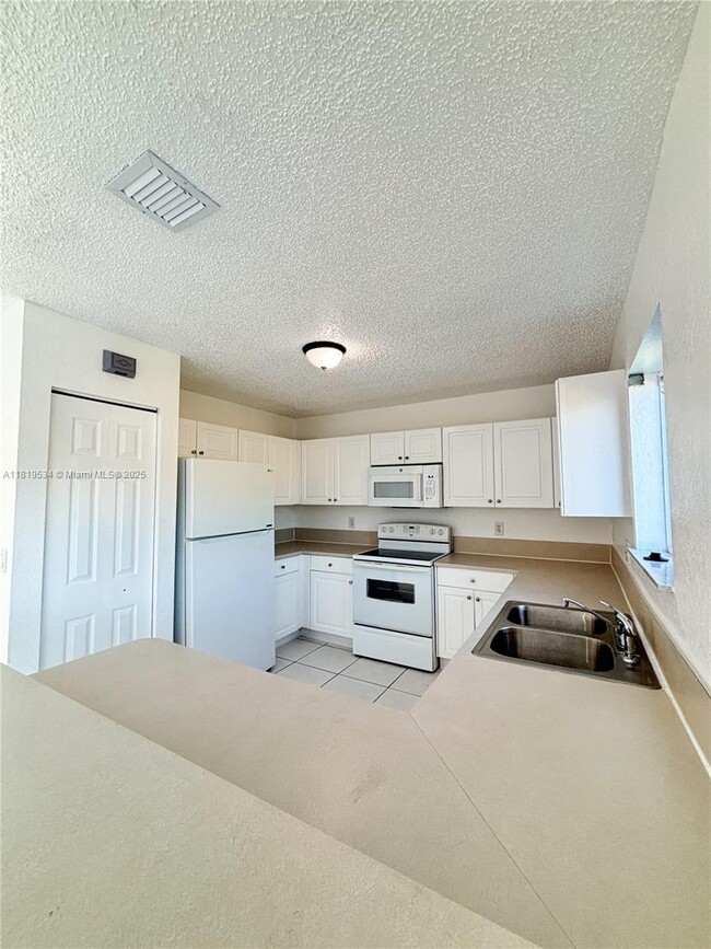 Building Photo - 21339 SW 87th Ct