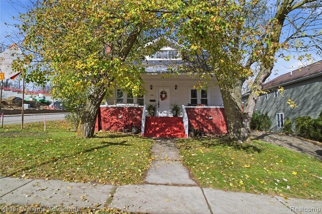 Building Photo - 101 Base Line Rd