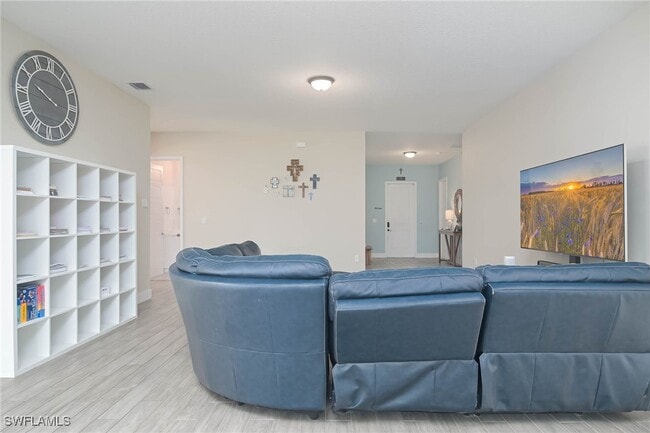 Building Photo - 5073 Rimini Ave