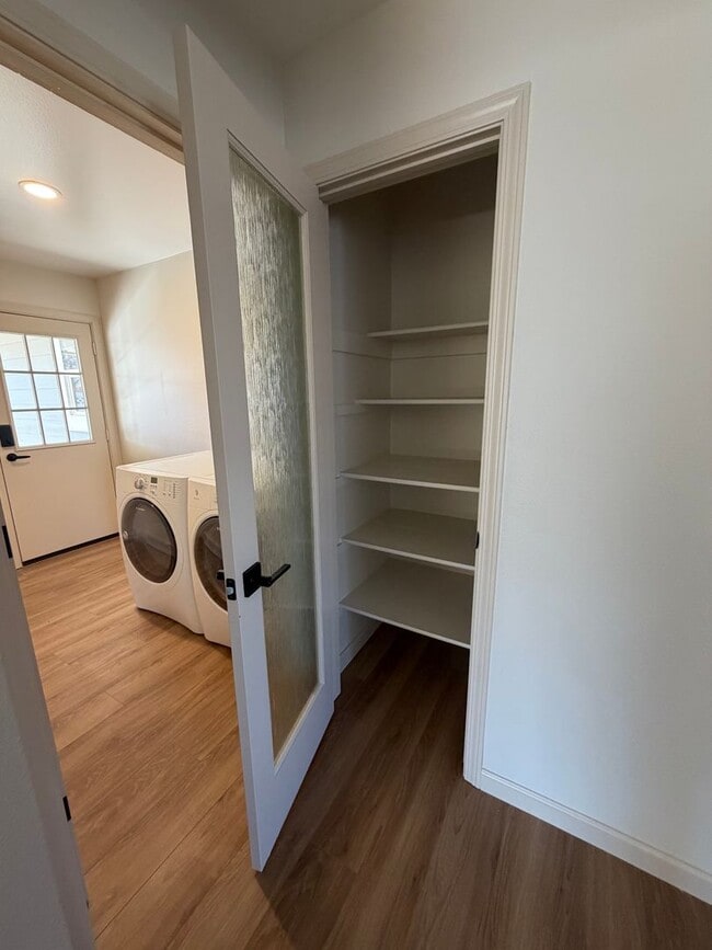 Building Photo - 509 Sonoma St