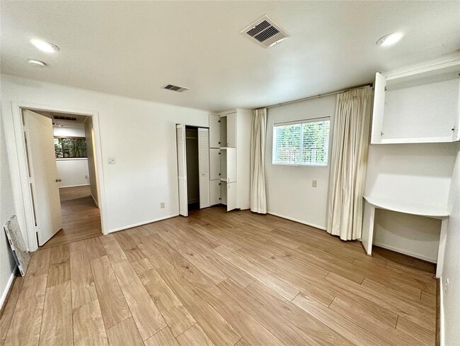 Building Photo - 5223 Schuler St