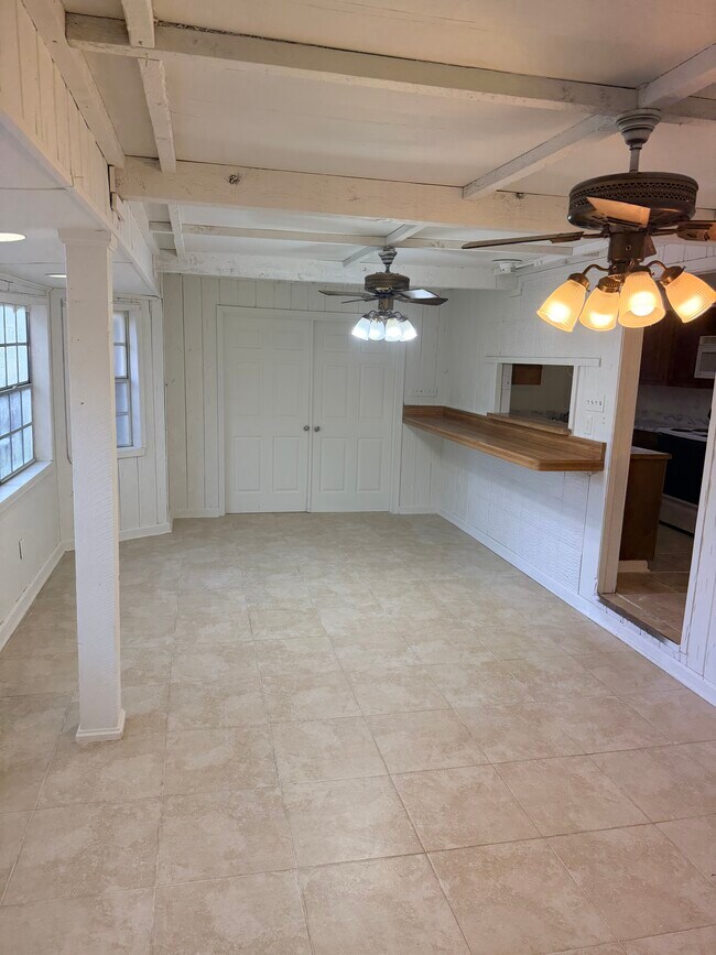 Building Photo - 54 Oakland St