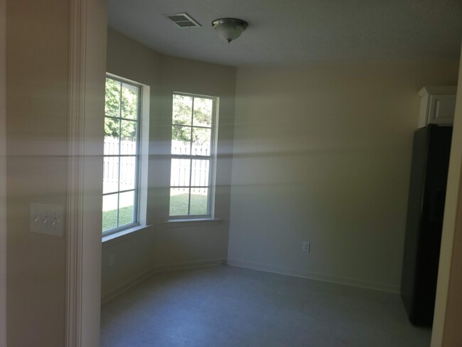 Building Photo - 304 Grandiflora Cir