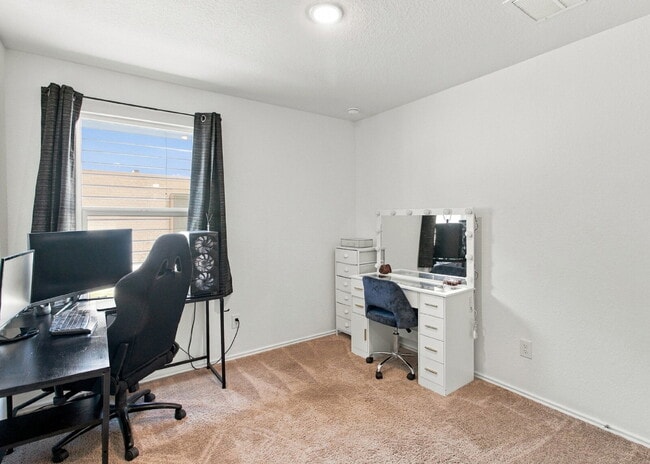 Building Photo - 3 Bedroom Home in Grace Valley