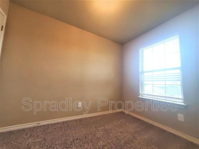 Building Photo - 4810B Deep Dr