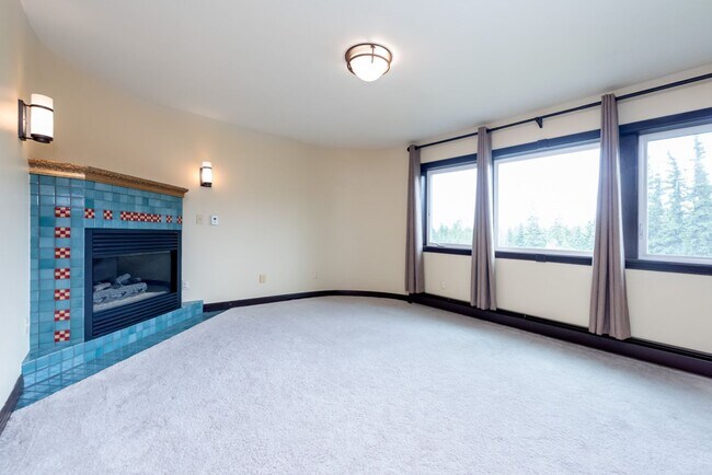 Building Photo - 11071 Mountain Lake Dr