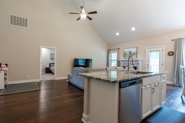 Building Photo - Beautiful 4-Bedroom Home with Bonus Room