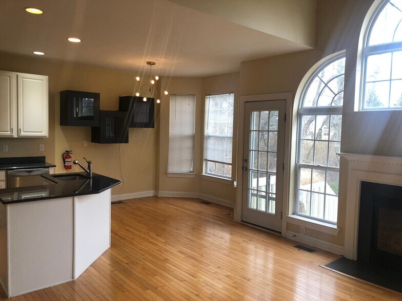 Breakfast Nook - 237 Westbrook Dr