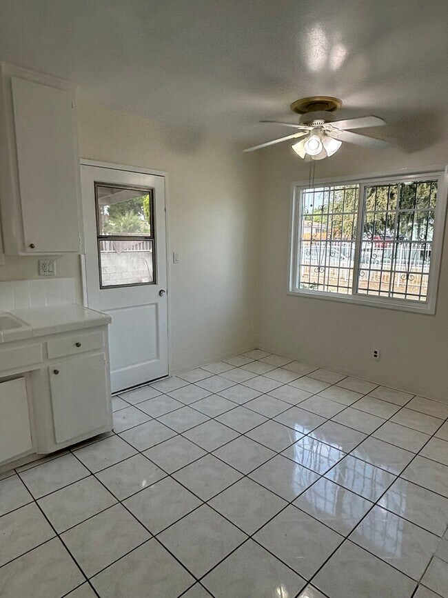 Building Photo - Spacious 3 bedroom available now!