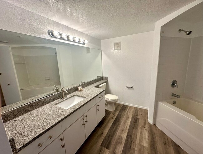 Building Photo - 132 Vista Verdi Cir
