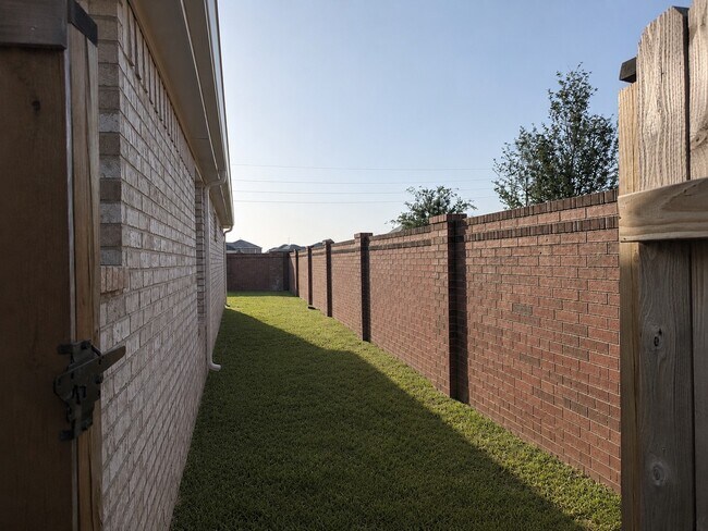 Building Photo - 3004 Pintail Green Dr