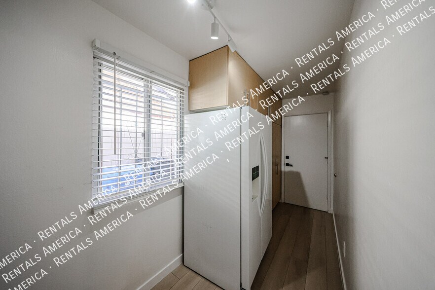 Building Photo - 2931 W Villa Maria Dr