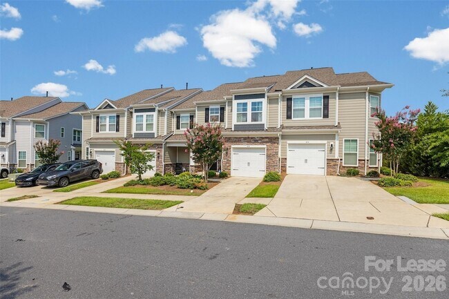 Building Photo - 616 Altamonte Dr
