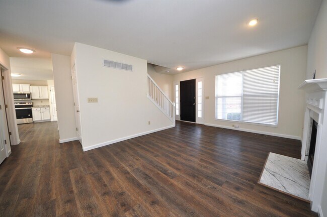 Building Photo - 667 Lakewood Dr