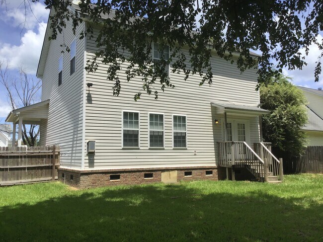 Building Photo - 142 Cotillion Cres