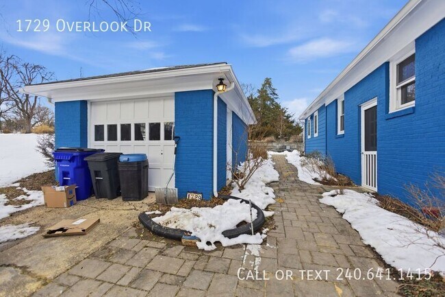 Building Photo - 1729 Overlook Dr