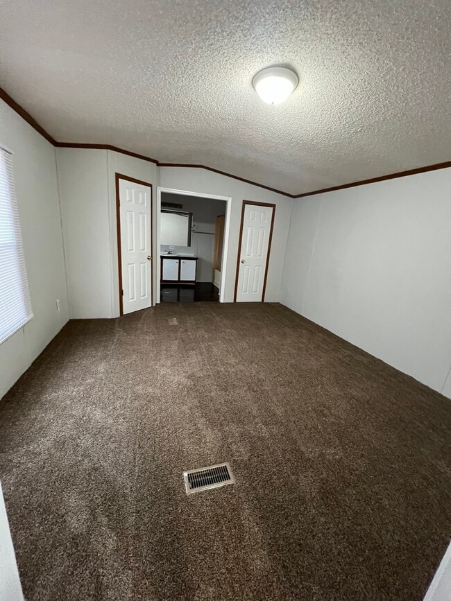 Building Photo - 691 Julia St