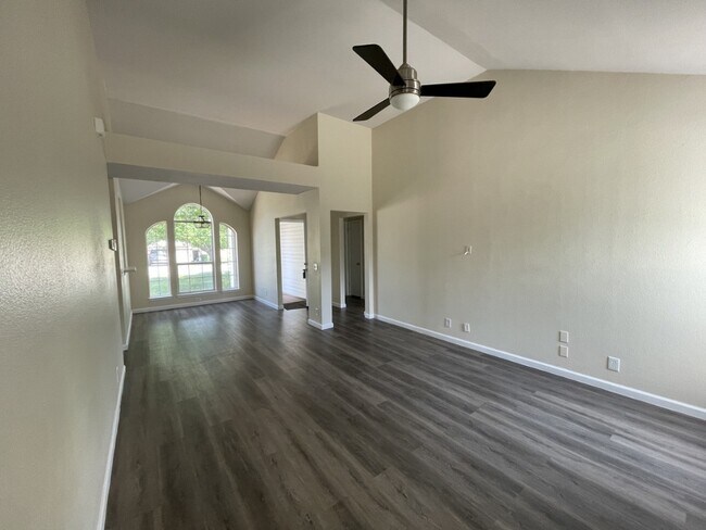 Building Photo - 1505 St Croix Ln