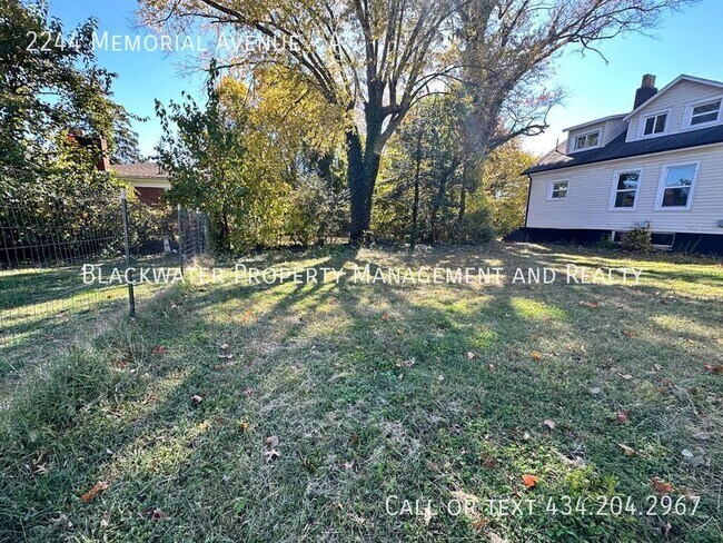 Building Photo - 2244 Memorial Ave