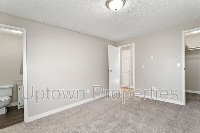 Building Photo - 5660 SW 180th Ave