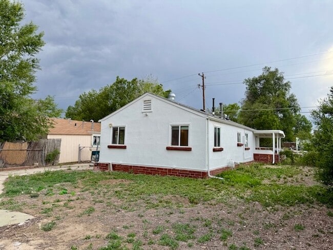 Building Photo - Move-in Ready Ranch